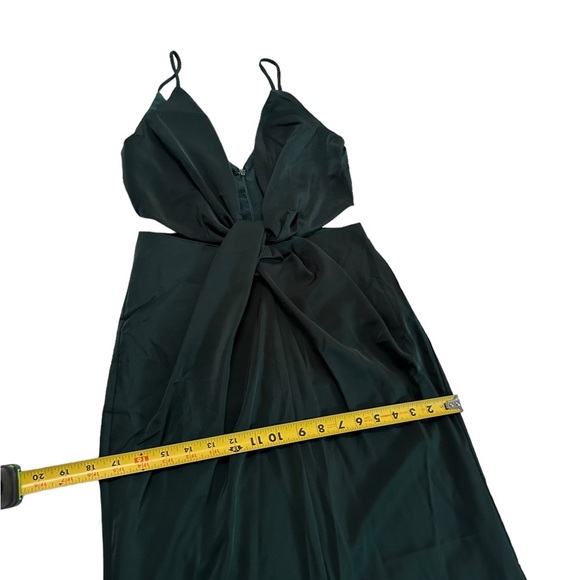 Showpo. Simple Twist of Fate Emerald Satin Dress Size 4 - Picture 14 of 17